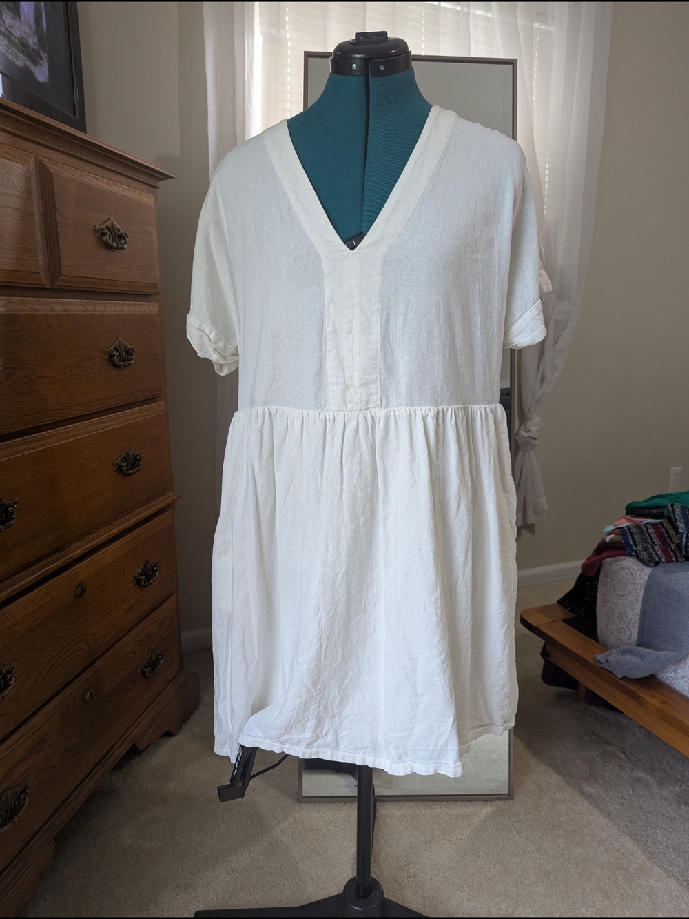 Universal Thread White V-Neck Short Sleeve Babydoll Dress